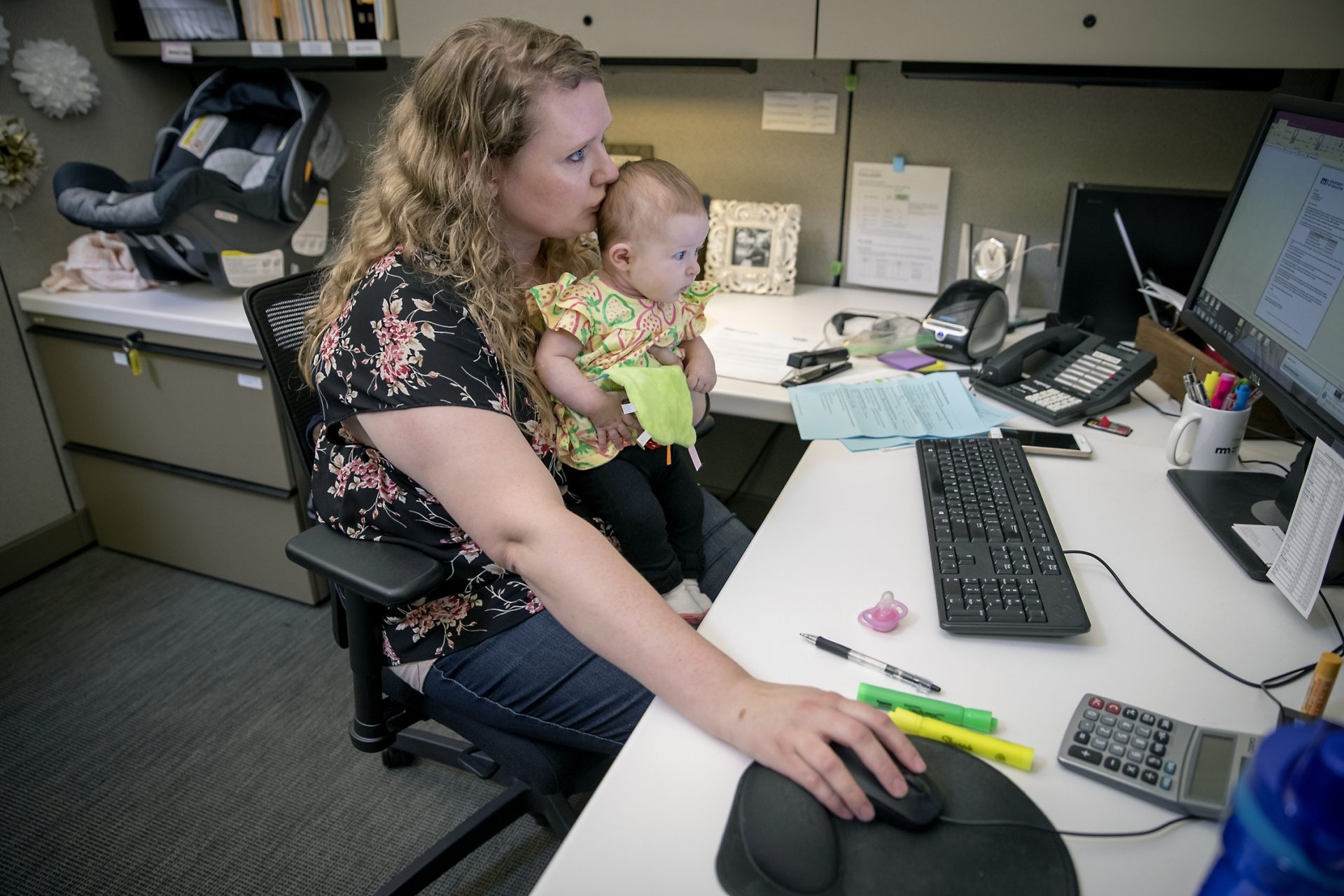 Revine la muncă după concediul de creștere a copilului? Este esențial să urmezi pașii legali pentru o revenire fără probleme