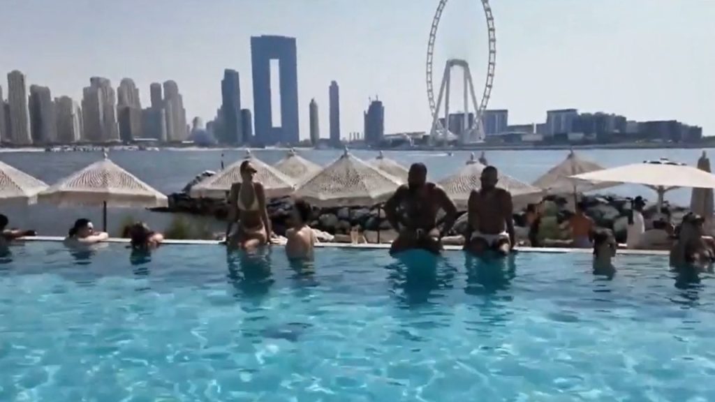 Paradis Turistic, Schimbat în Iad de Război: Cazări, Prăbușite Triplu