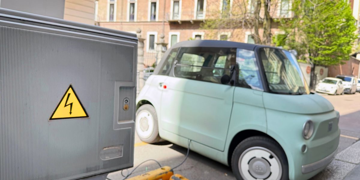 Se-pregateste-amendarea-soferilor-care-ocupa-abuziv-locurile-de-incarcare-a-masinilor-electrice.-De.jpeg - ReactiveNews