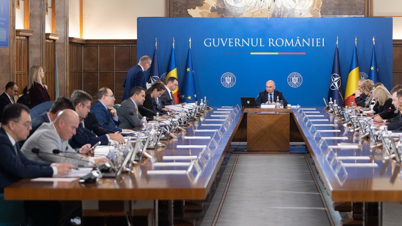 Tensiuni în interiorul Guvernului pe fondul creșterii prețurilor și al dorinței de reformă România traversează o perioadă de intensificare a tensiunilor în cadrul Guvernului, cauzată în principal de creșterea rapidă a prețurilor la carburanți și de presiunile din sectorul agricol
