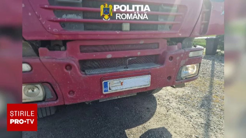 Un șofer din Bihor și-a acoperit numerele de înmatriculare cu bandă pentru a scăpa de taxa de drum. Ce a pățit