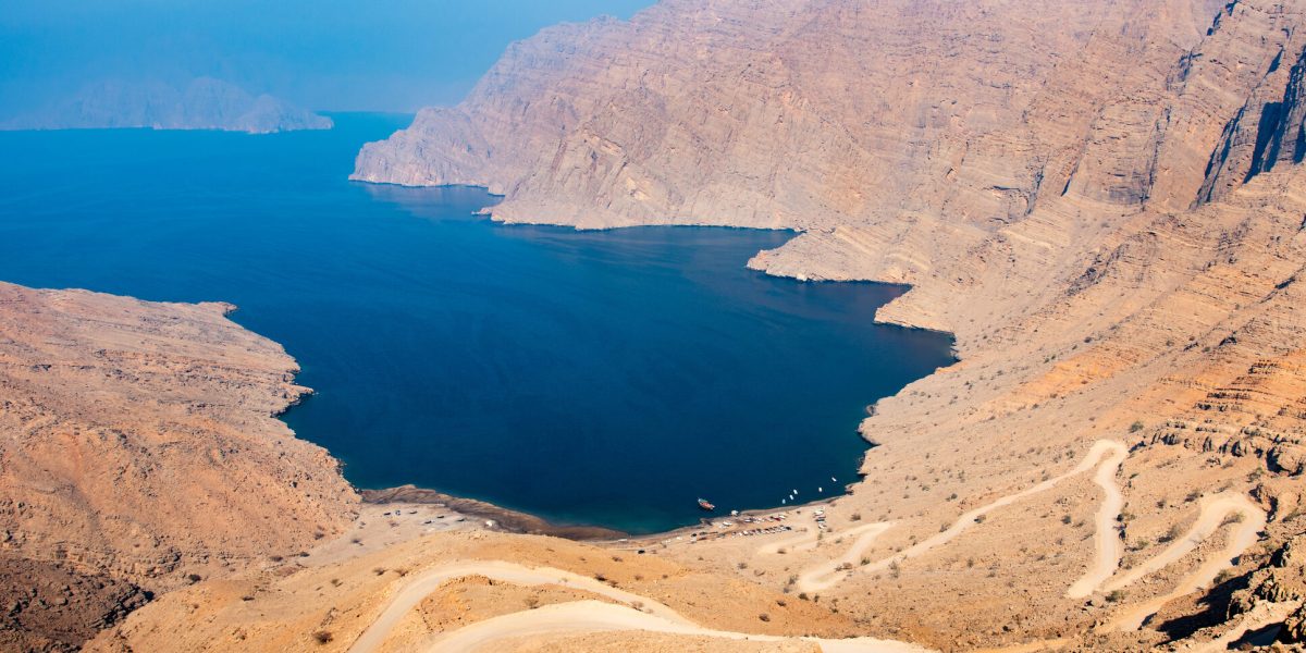 Iranul blochează STRÂMTOAREA Ormuz și atacă SUA. Armistițiul, în pericol