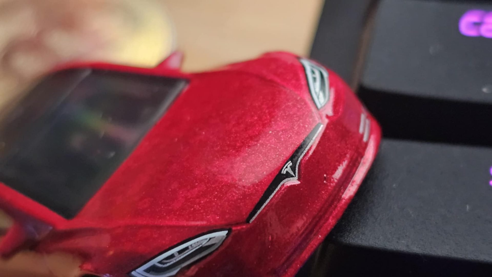 Camerele de marșarier ale mașinilor Tesla pot întâmpina probleme frecvent, precum întârzierea afișării imaginii sau blocarea acesteia, dar cele mai multe situații nu sunt cauzate de defecțiuni fizice