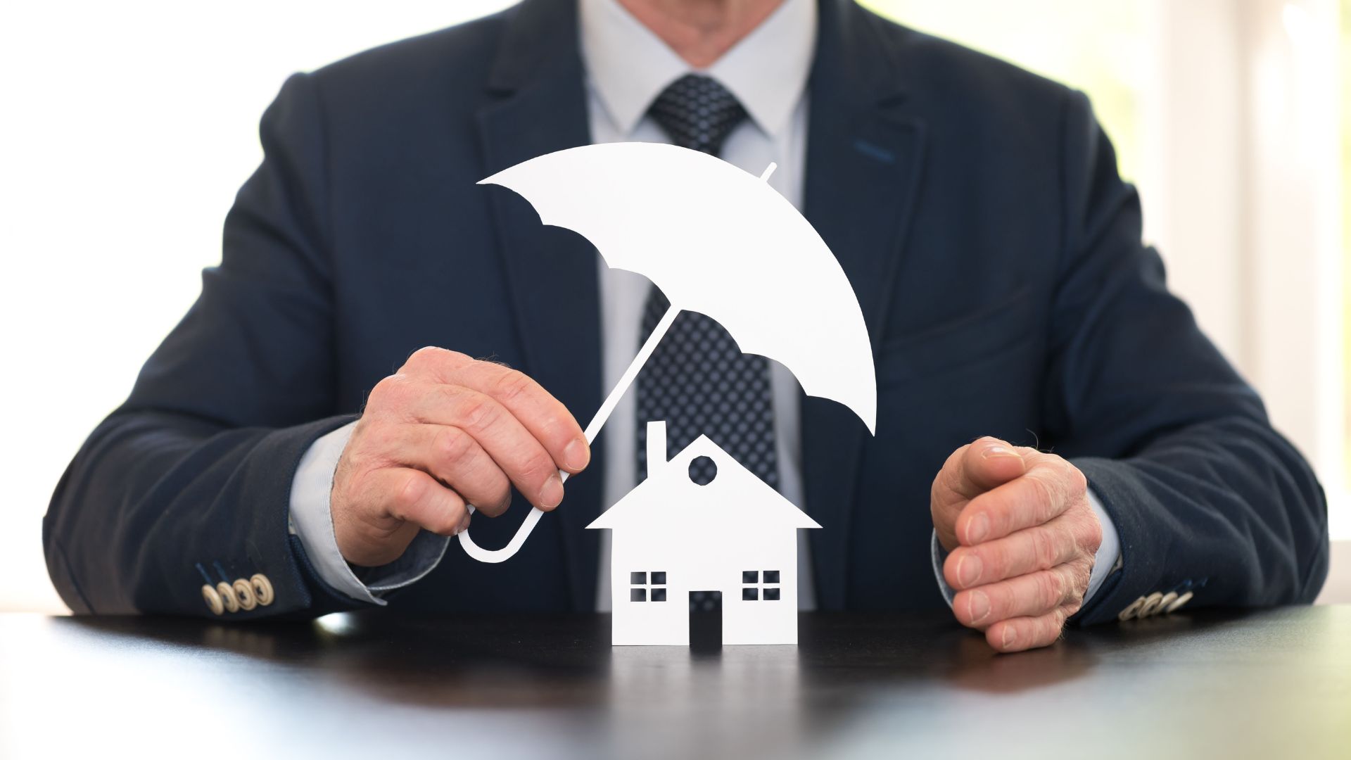 Asigurarea obligatorie a locuinței: Ce acoperă și ce riscuri implică Proprietarii de locuințe din România sunt obligați prin lege să dețină o asigurare PAD (Polița de Asigurare Împotriva Dezastrelor Naturale)