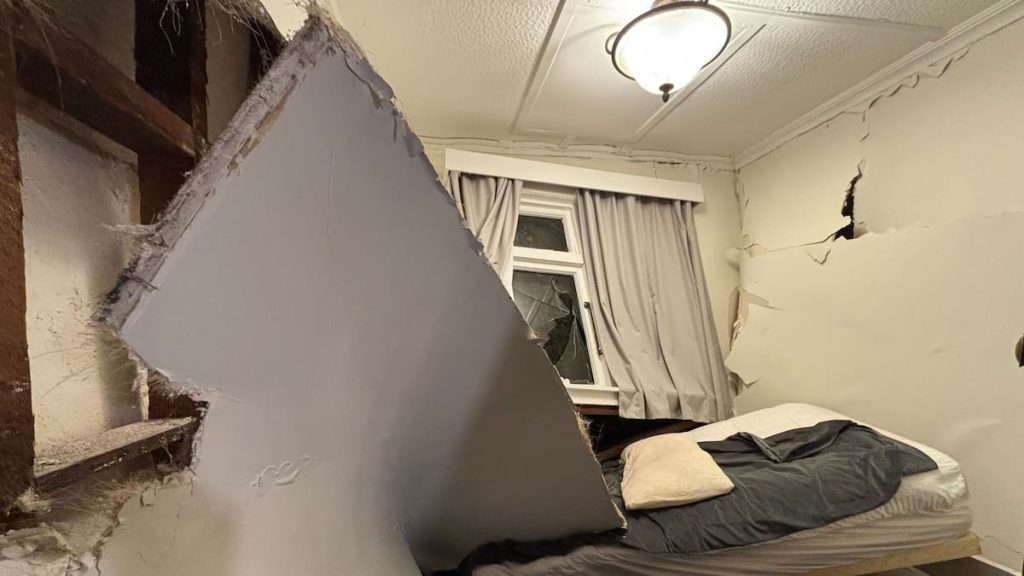 Cutremur în Wellington: O casă îngropată de alunecare, chiriașii prin surprindere