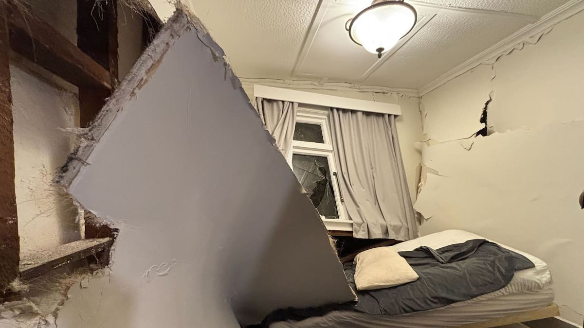 Cutremur în Wellington: O casă îngropată de alunecare, chiriașii prin surprindere