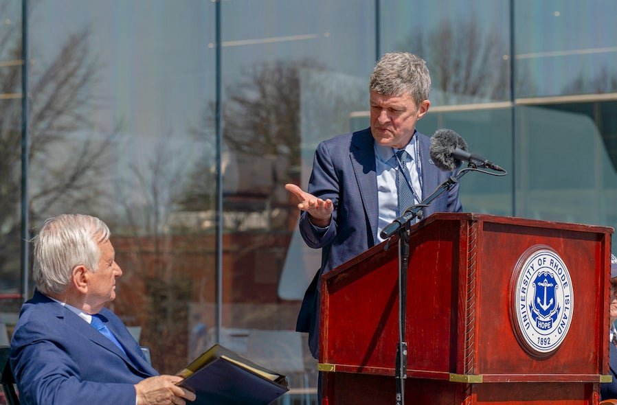 Intersection of humanities and quantum physics discussed during URI’s World Quantum Day – Rhody Today