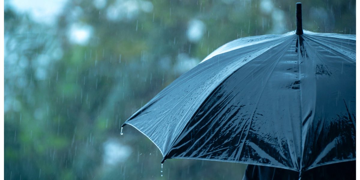 Ploi, grindină și lapoviță la altitudini mari. Cum va fi vremea în București în următoarele zile