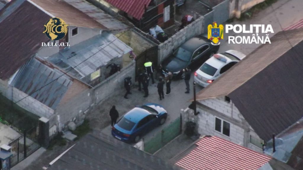 Afacere cu victime: Tânăr racola, părinții le duceau în străinătate