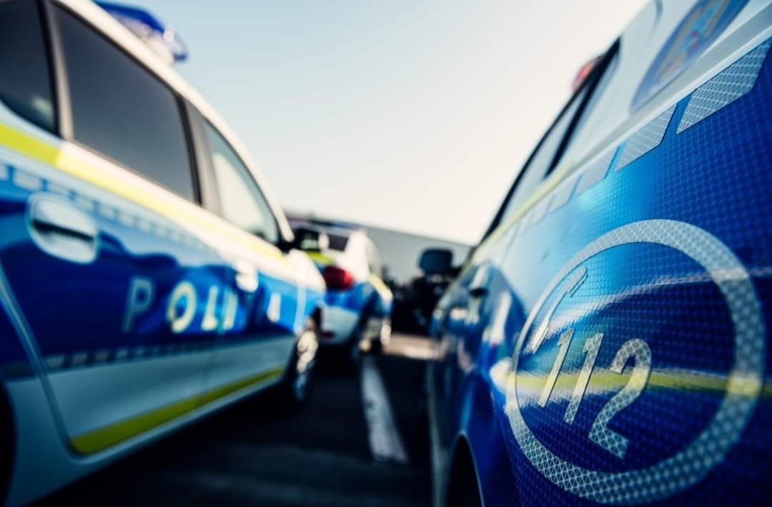 O autocisternă care transporta aproximativ 30.000 de litri de GPL s-a răsturnat sâmbătă, în zona DN 1D, iar pentru a gestiona situația și a preveni un incident major, o altă autocisternă a fost trimisă la fața locului pentru transvazarea încărcăturii