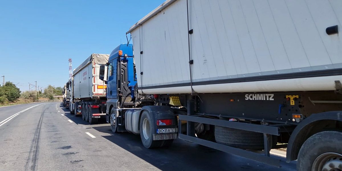 Scumpirea carburanților: Transportatorii, limitați la 82 km/oră în România