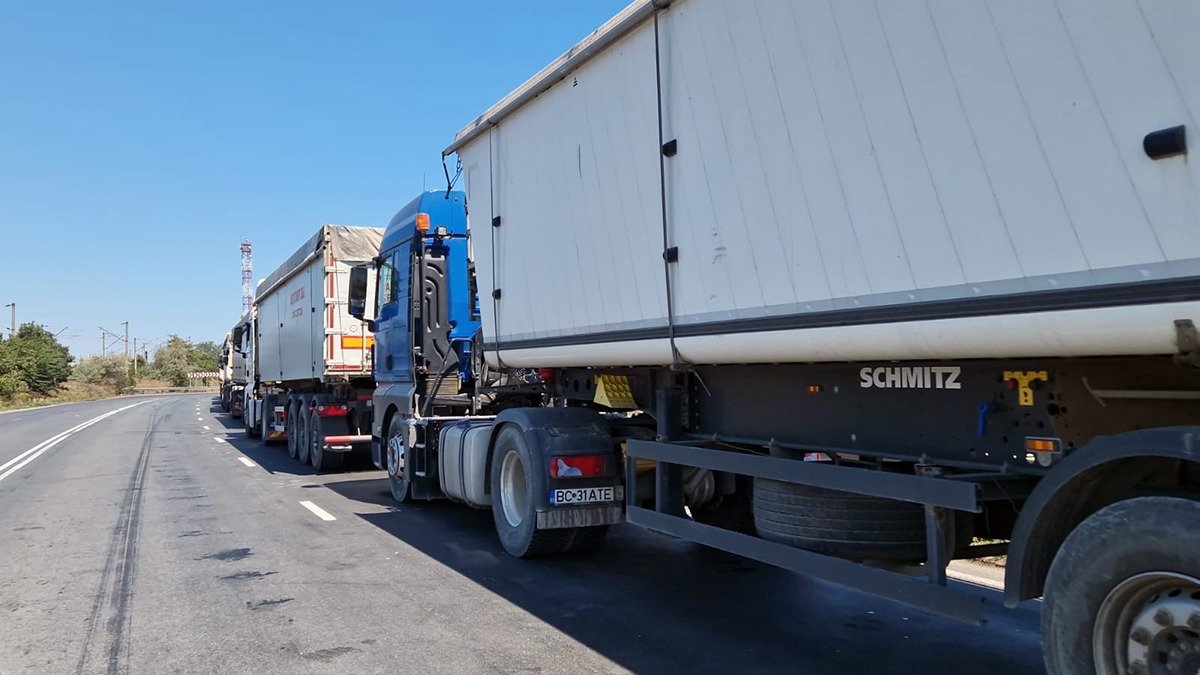 Prețul motorinei lovește puternic transportatorii Creșterea prețului carburanților a pus presiune pe transportatorii de mărfuri, majorând costurile operaționale cu aproximativ 10%