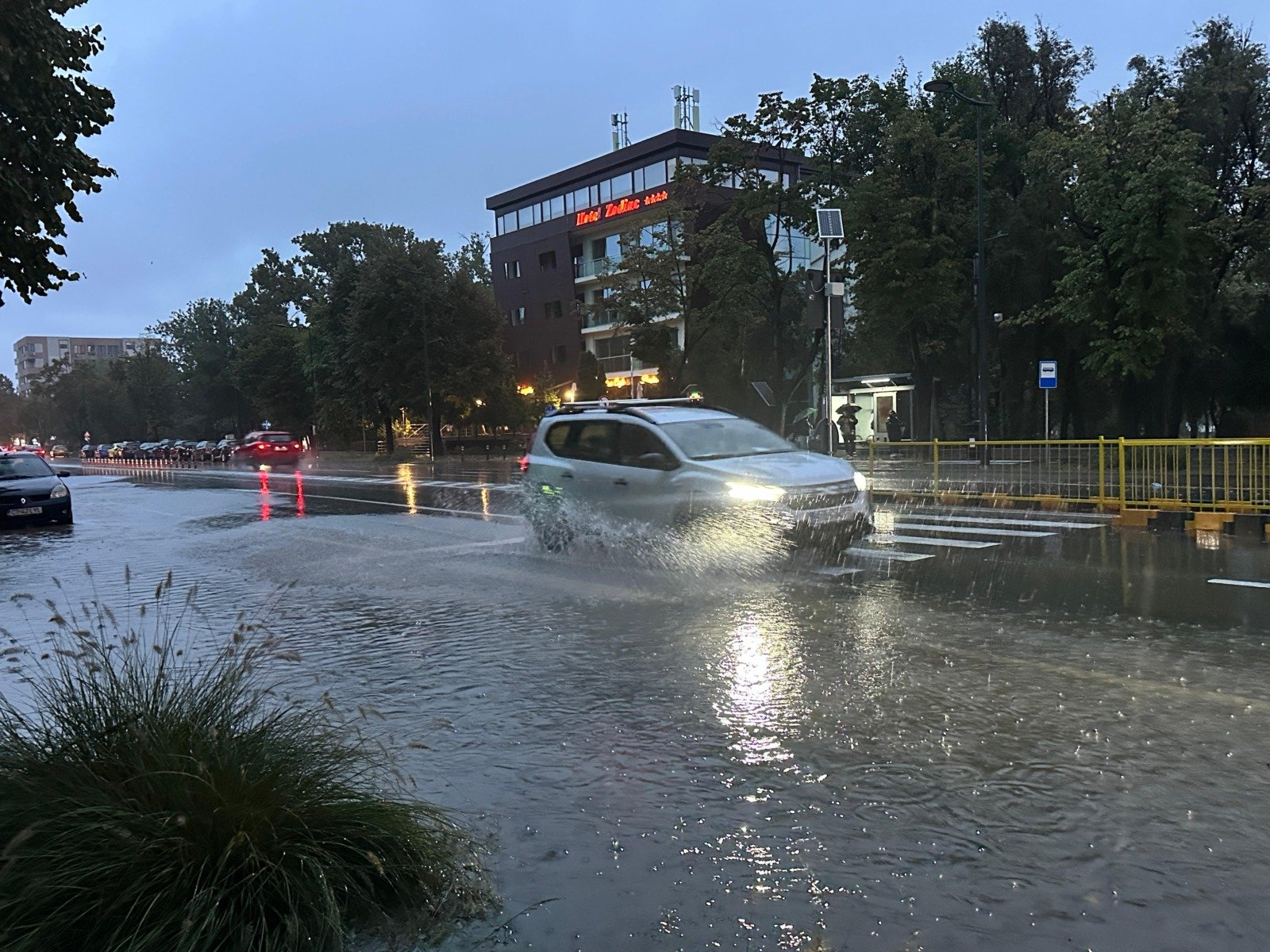 METEO: Aprilie vine cu vreme mai blândă, dar și ploi spre final