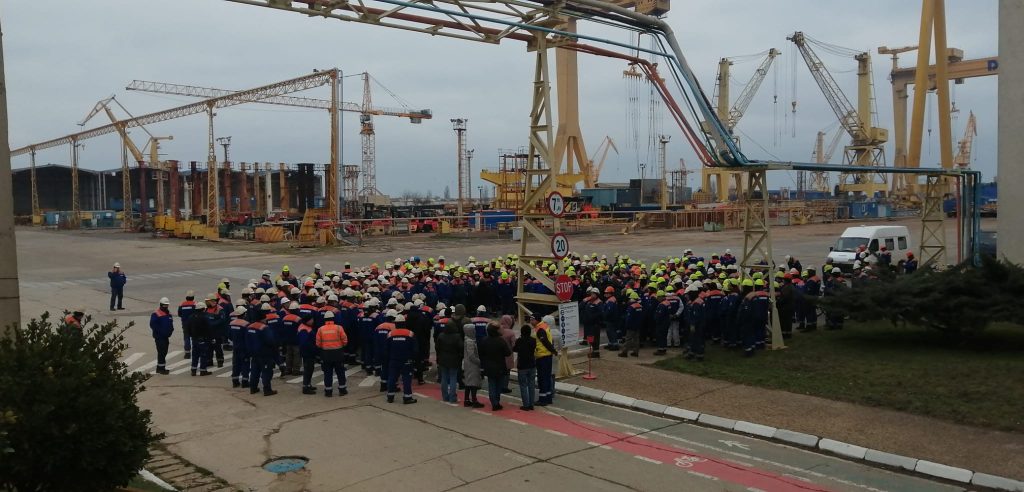Aproape 4.700 de angajați de la Liberty Galați, Damen Shipyards Mangalia și Romaero București vor primi salariile restante de trei luni înainte de Paște, potrivit celor mai recente informații
