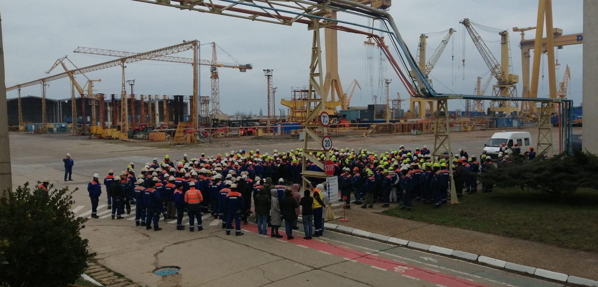 Aproape 4.700 de angajați de la Liberty Galați, Damen Shipyards Mangalia și Romaero București vor primi salariile restante de trei luni înainte de Paște, potrivit celor mai recente informații