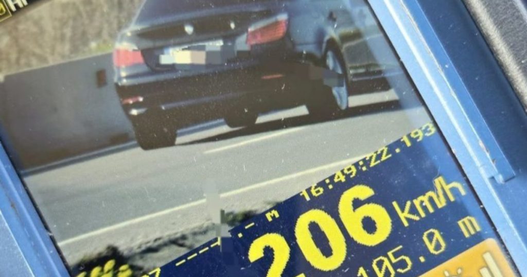 Șofer, prins cu 206 km/h pe DN! Poliția: „Șoselele nu-s piste de avioane”