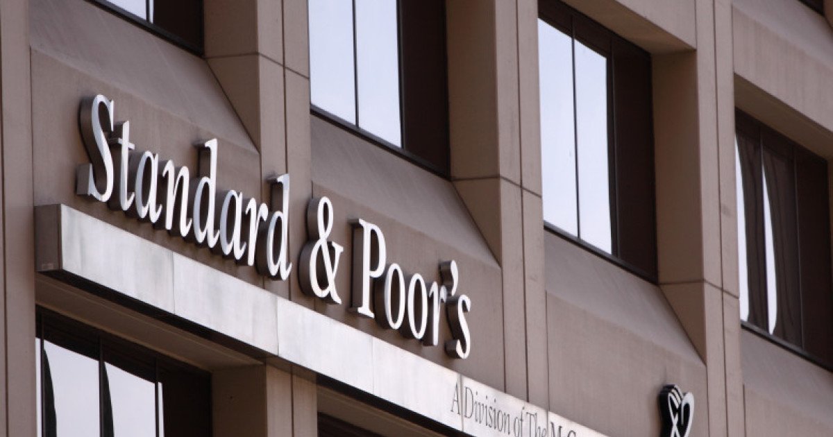 S&P Global Ratings a menținut ratingurile de credit ale României la nivelul “BBB-/A-3” pentru termen lung și scurt în valută, anunțând totodată o perspectivă negativă asupra evoluției economice a țării