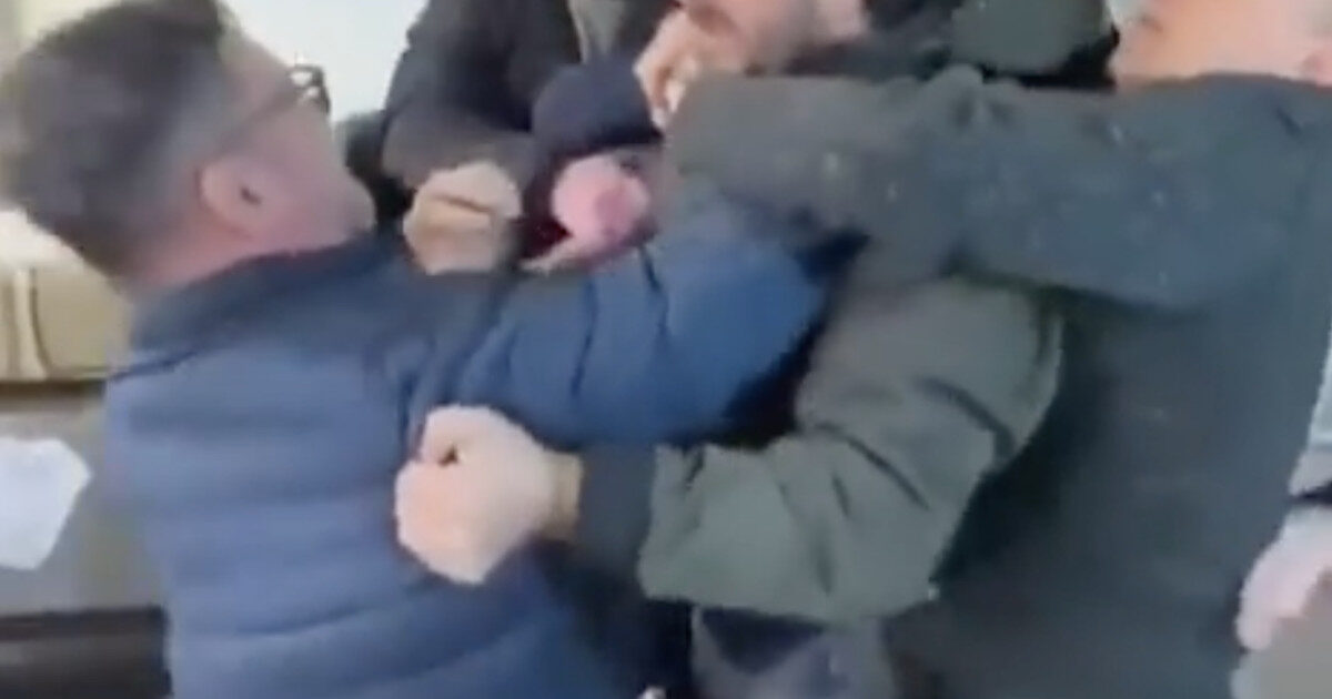 Bătaie la AUR: Scandal între membri. „Mi-am dat viața pentru partid”, acuză