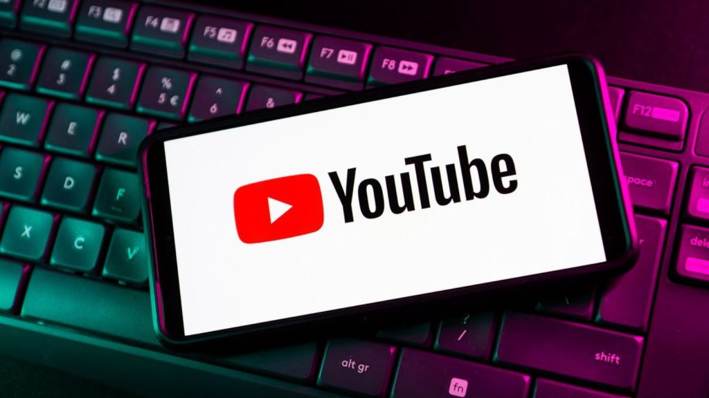 YouTube: De la platforma de dating video la arhivă globală YouTube, platforma de partajare video care a schimbat radical modul în care consumăm conținut online, a pornit dintr-o frustrare