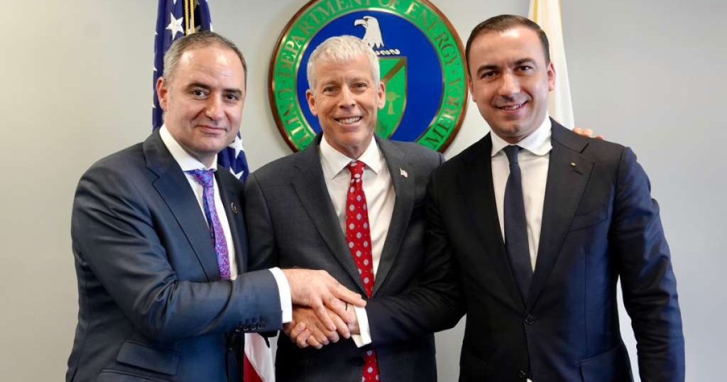 Bani grei pentru gaze: România primește 500 mil. dolari, anunță Bogdan Ivan