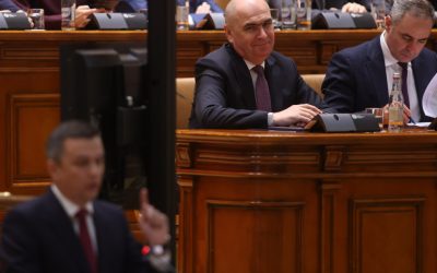 Bolojan, sfidător: „Când te înjură, e binecuvântare”. Liberalii, lăsați cu ochii-n soare