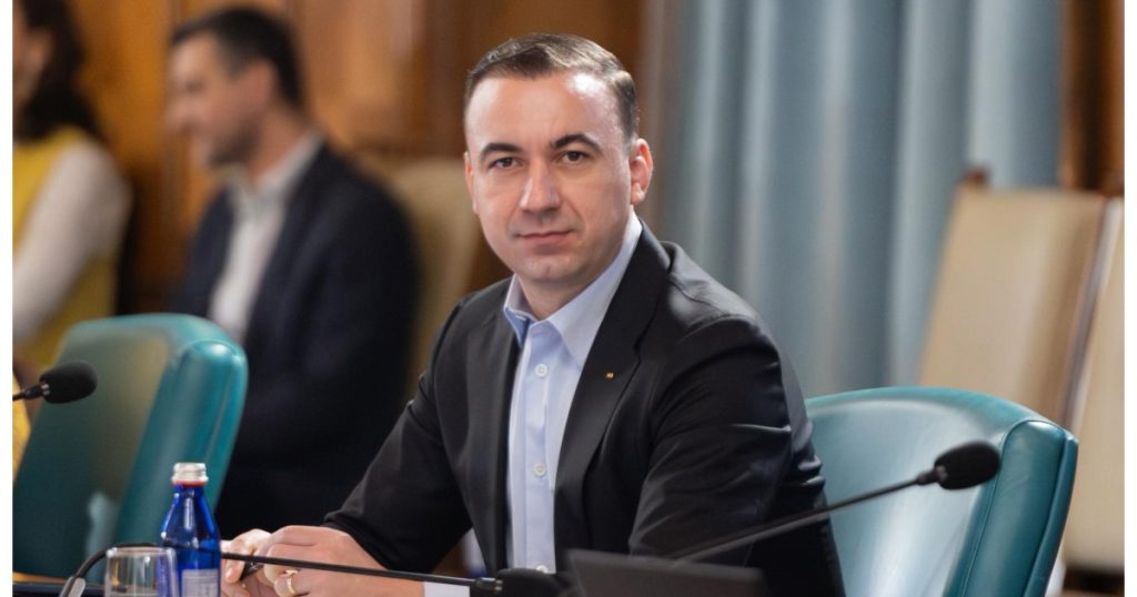 România țintește spre 4.550 MW capacitate instalată nouă în sectorul energetic până la finalul anului Ministrul Energiei, BOGDAN IVAN, a anunțat miercuri că România se pregătește să adauge o capacitate instalată nouă semnificativă în producția de energie