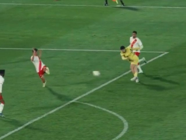 Pușkaș-ul, PREMIAT acum? Golul fabulos care a înnebunit Fanii Dați-l lui Puskas acum! A dat rabona! Nebunie la stadion