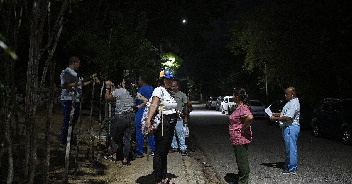Venezuela cedează: Zeci de deținuți politici, eliberați. SUA pune presiune