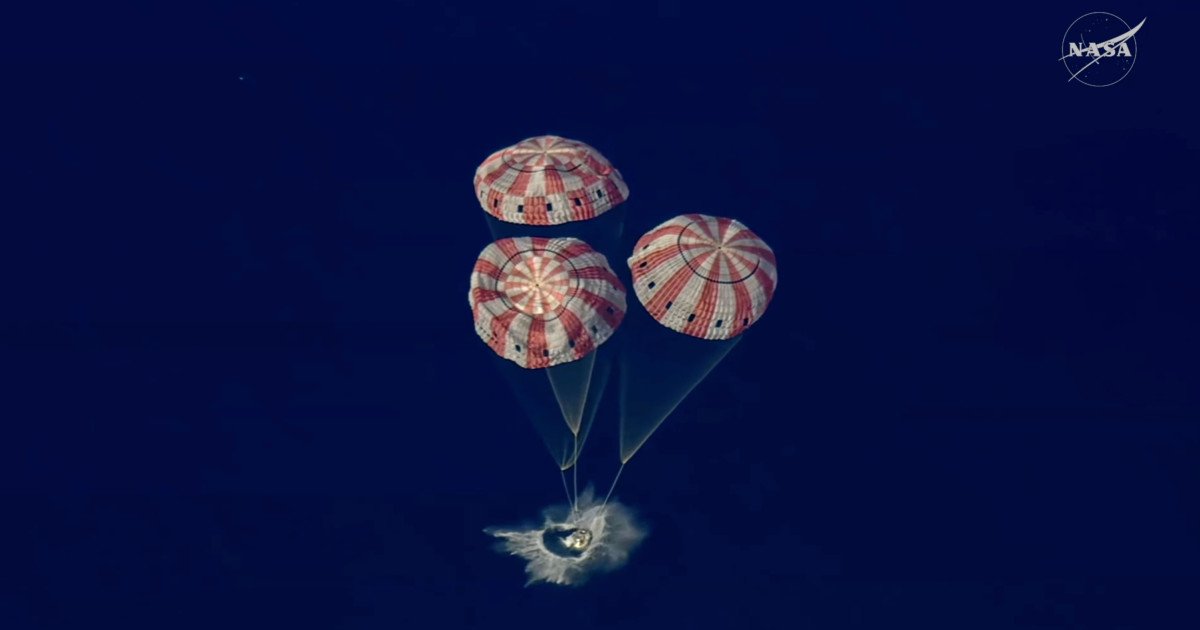 Orion, misiunea ARTEMIS II, amerizează perfect în Pacific după călătoria istorică