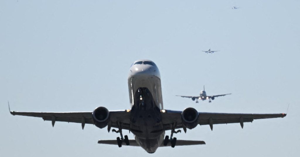 Piloți, confuzie la Washington: „Miaună și latră”! Controlorul, uimit