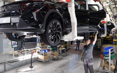 Renault dă afară masiv: Până la 20% din ingineri, pe făraș în doi ani