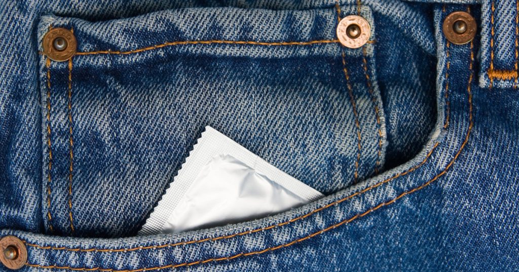 Prețul prezervativelor crește: Războiul din Iran lovește și industria sexului