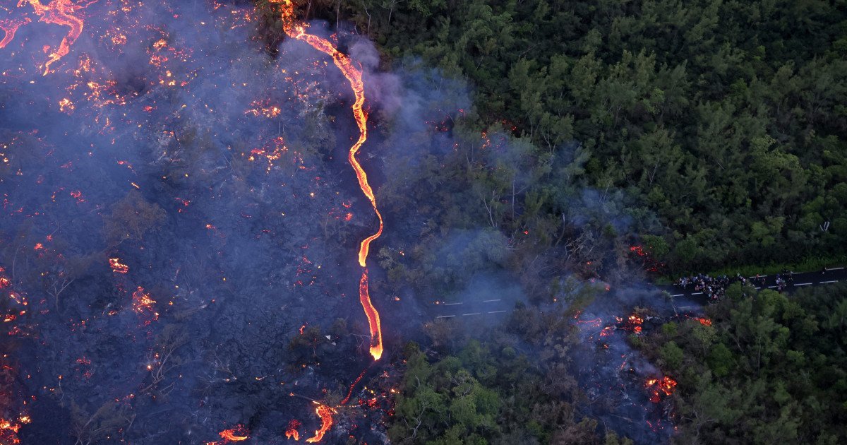 Lava vulcanului din REUNION se revarsă în ocean: IMAGINI SPECTACULOASE din satelit