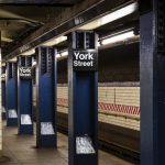 SUA: Tânăr ucis de poliție la metroul din New York, după ce a înjunghiat