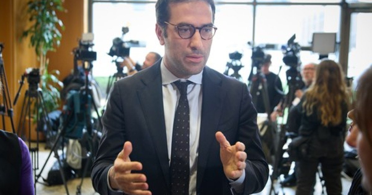 Miniştrii economiei din cinci ţări europene solicită un nou impozit pe profiturile companiilor energetice Miniştrii economiei şi comerţului din Spania, Germania, Italia, Portugalia şi Austria au transmis, printr-o scrisoare publicată sâmbătă, o propunere către Comisia Europeană pentru instaurarea unui nou impozit temporar pe profiturile companiilor energetice