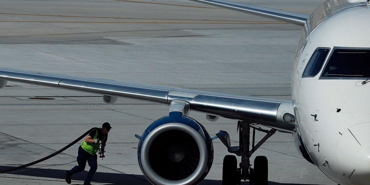 Aeroporturile din Europa, în pericol: combustibil pentru avioane, pe terminate