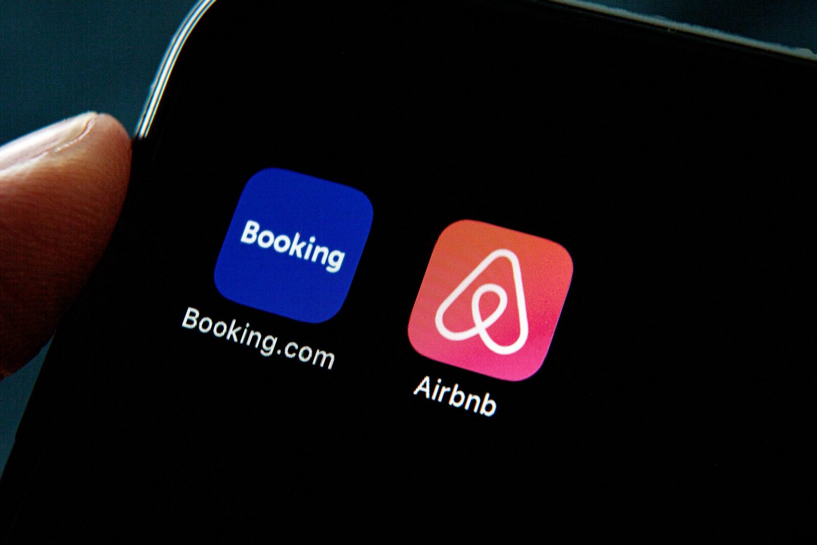 ANAF lovește în Airbnb: Zeci de mii de români din județul X, cu venituri nedeclarate
