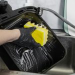 Curăță airfryer-ul rapid și ieftin: Ai nevoie doar de două produse