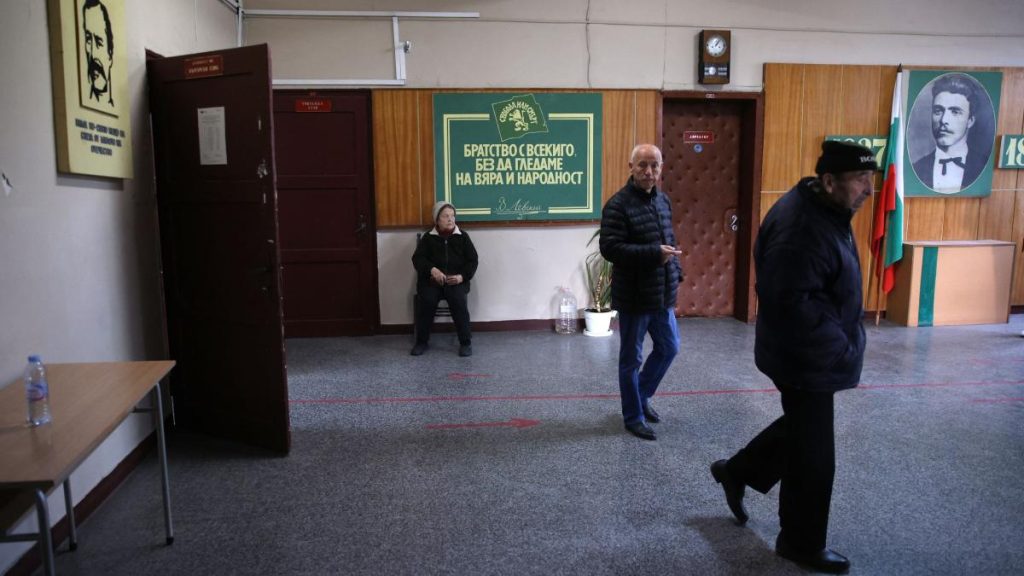 Bulgaria: Haos la alegeri, absențe și incidente. Radev, comparat cu Viktor Orban