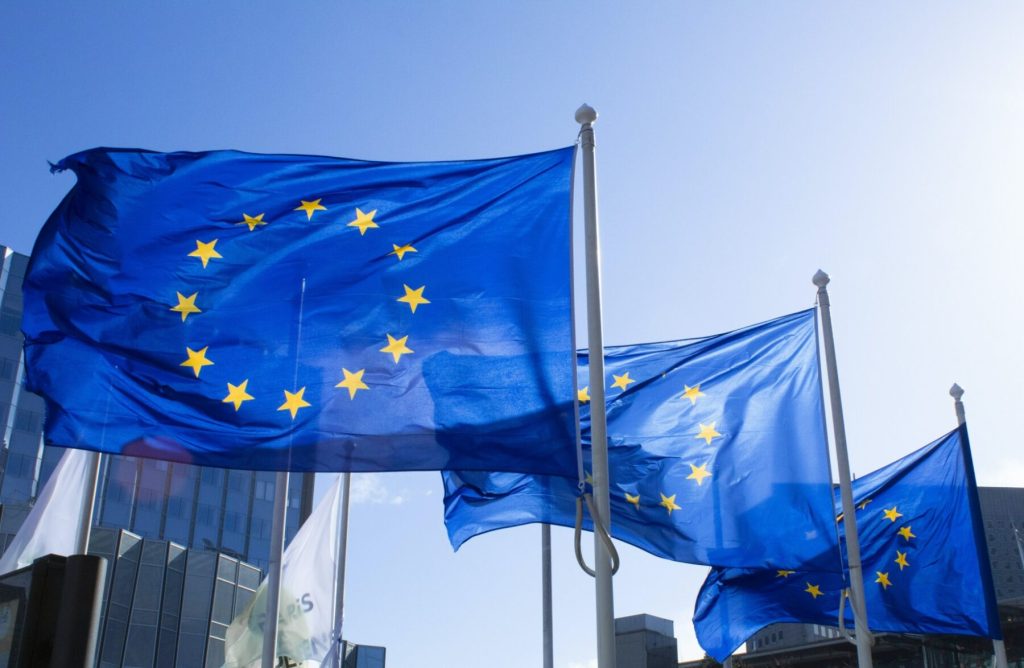 Euroscepticii, pe val în Europa: Comisia Europeană taie finanțările pro-UE