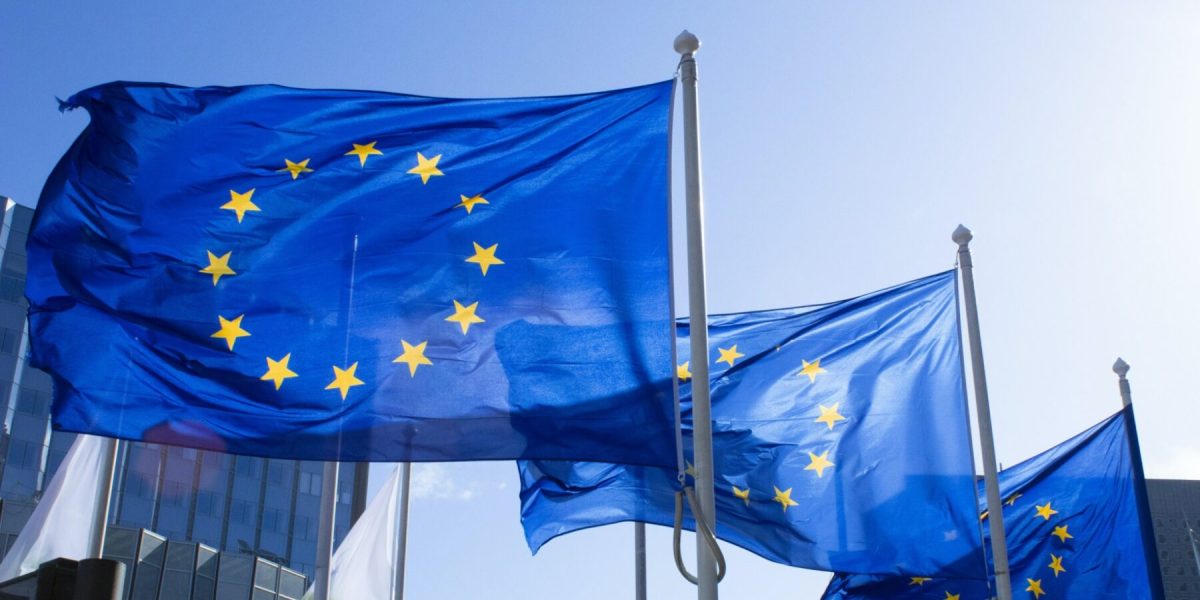 Euroscepticii, pe val în Europa: Comisia Europeană taie finanțările pro-UE