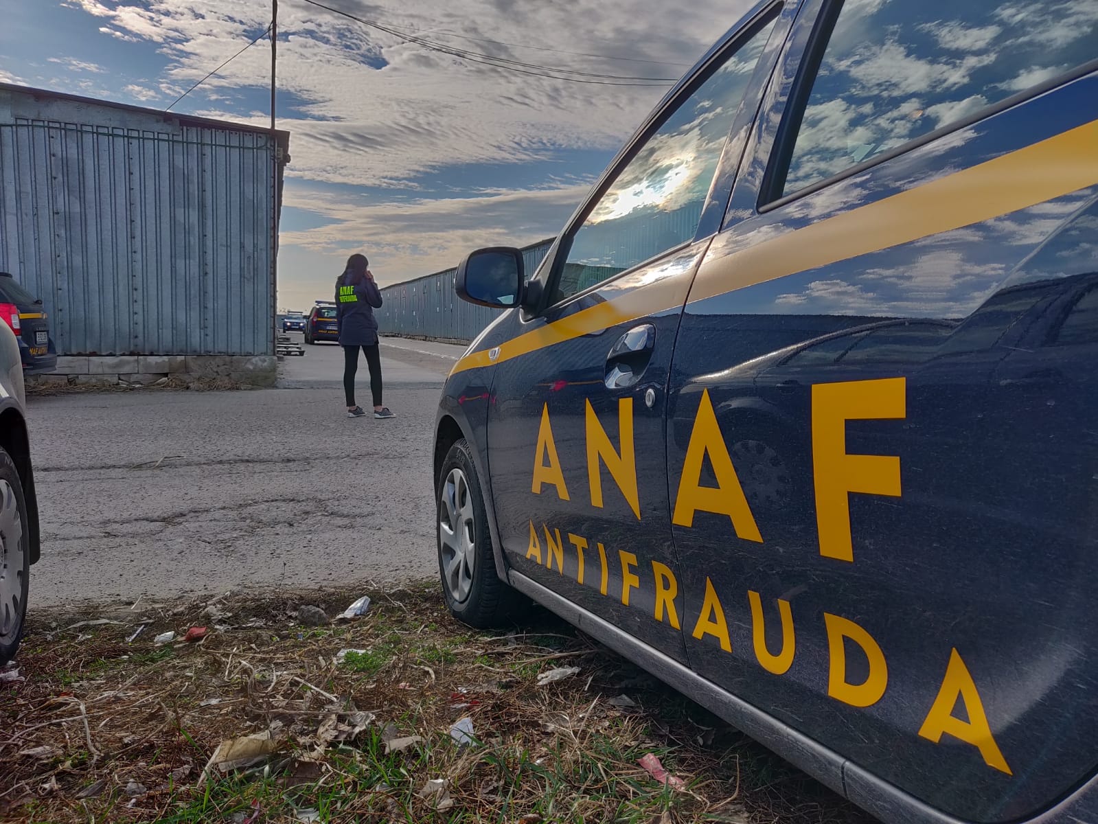 Patru Firme din Ilfov, Amendate cu 100.000 Lei pentru Nereguli la Depozitarea Fructelor și Legumelor Autoritățile au aplicat amenzi în valoare totală de 100.000 de lei (aproximativ 20.000 EUR) la patru firme din județul Ilfov, active în domeniul depozitării și comercializării de legume și fructe din import