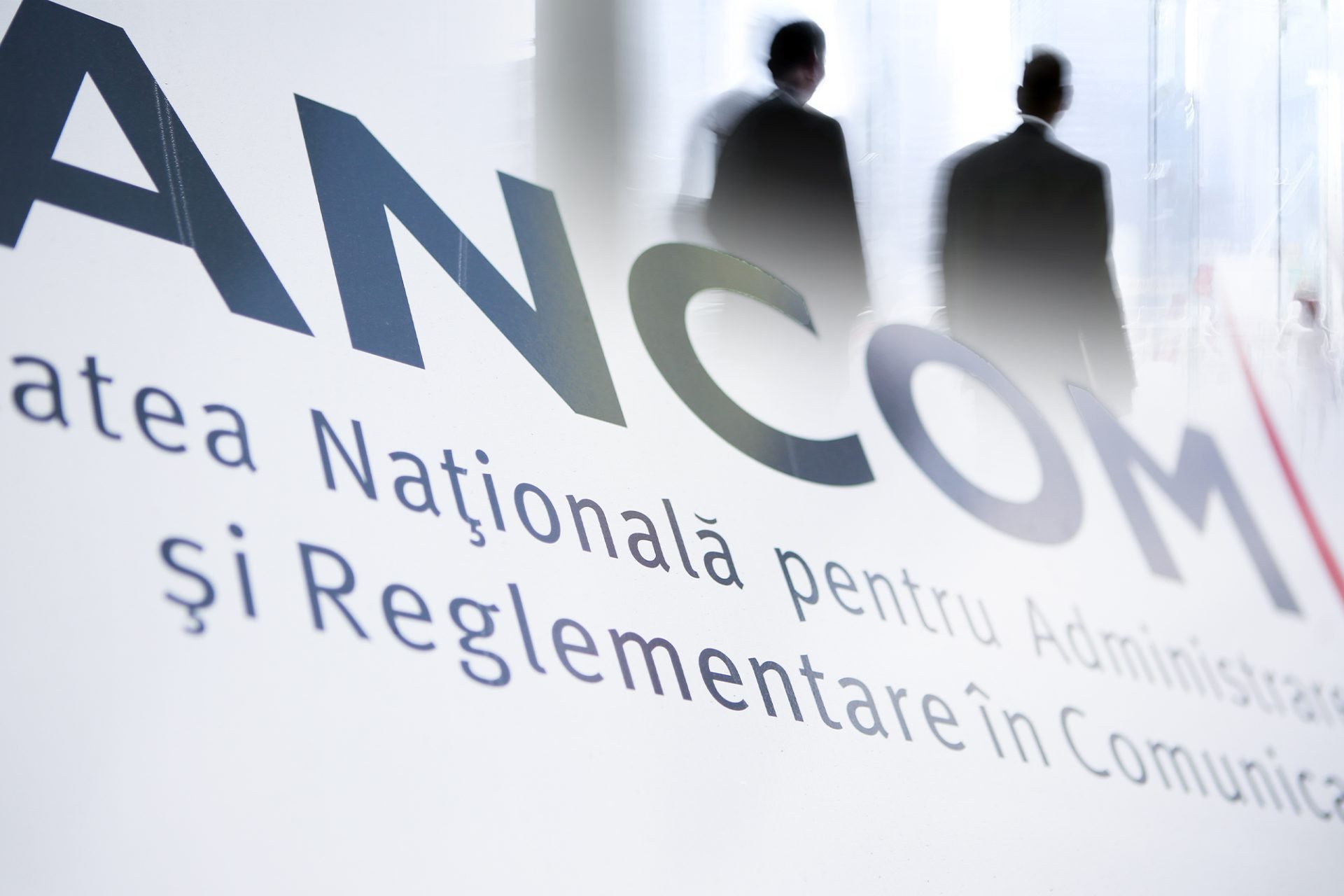 Sute de angajați ai ANCOM au reușit să blocheze măsuri de reorganizare și concedieri Sute de angajați ai Autorității Naționale pentru Administrare și Reglementare în Comunicații (ANCOM) au obținut în instanță suspendarea măsurilor de reorganizare și concedieri decretate de conducere, ca parte a implementării Legii 145/2025