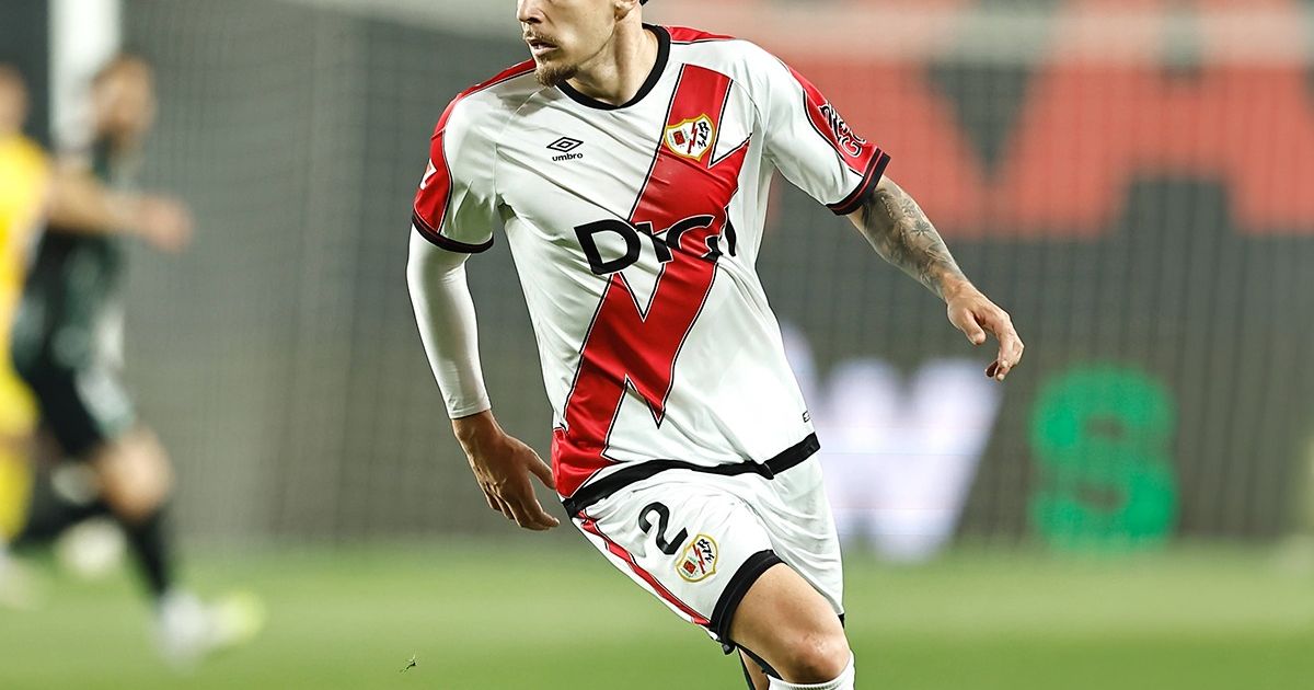 Andrei Rațiu, fundașul român de la Rayo Vallecano, s-a pregătit separat de restul echipei, stârnind îngrijorări înaintea meciului crucial cu AEK Atena din Conference League