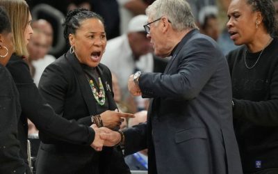 Geno Auriemma își cere scuze Sud Carolina după confruntarea cu Dawn Staley