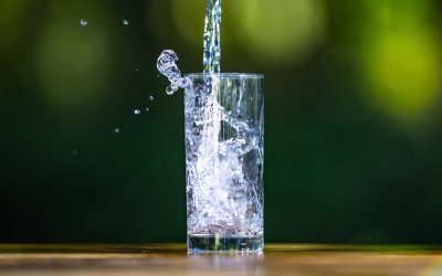 Un simplu pahar cu apă crește tensiunea? Avertisment pentru români