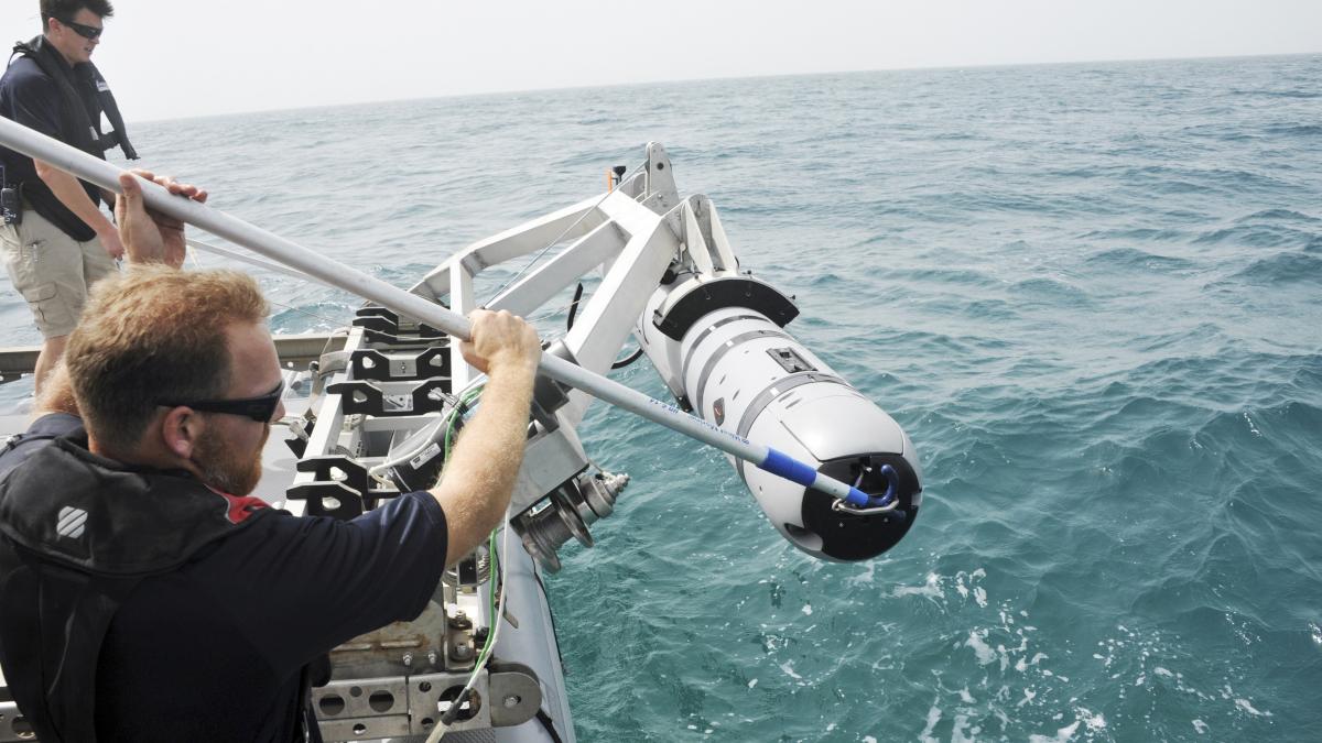 Armata SUA trimite drone în Ormuz: Minele IRANIENE, ținta lor