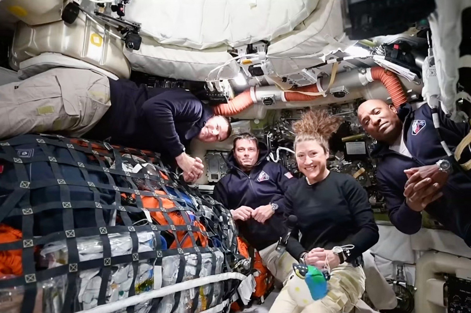 Capsula Orion, care urmează să transporte echipajul la bordul misiunii Artemis 2 spre Lună, este mult mai avansată tehnologic și mai spațioasă decât navele Apollo din anii ’60 și ’70