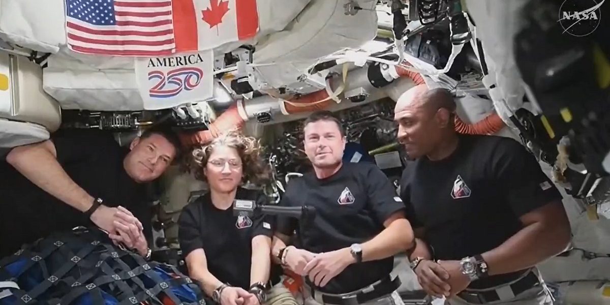 Video: Astronauții Artemis II îl ignoră pe Donald Trump