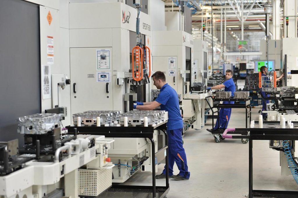 Activitatea industrială din România, pe minus în februarie, cu excepția alimentelor